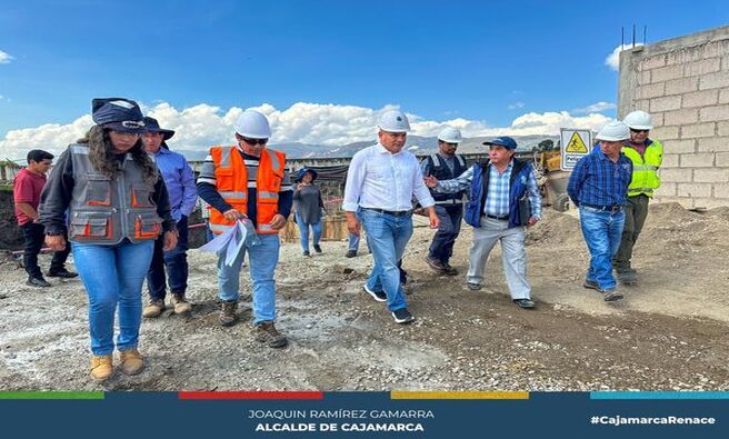 Alcalde provincial, Joaquin Ramírez Gamarra supervisa el avance de la obra de agua y saneamiento en la zona de Alzamora Miranda sector Las Torrecitas, obra que beneficiará a más de 600 familias 💧🚰