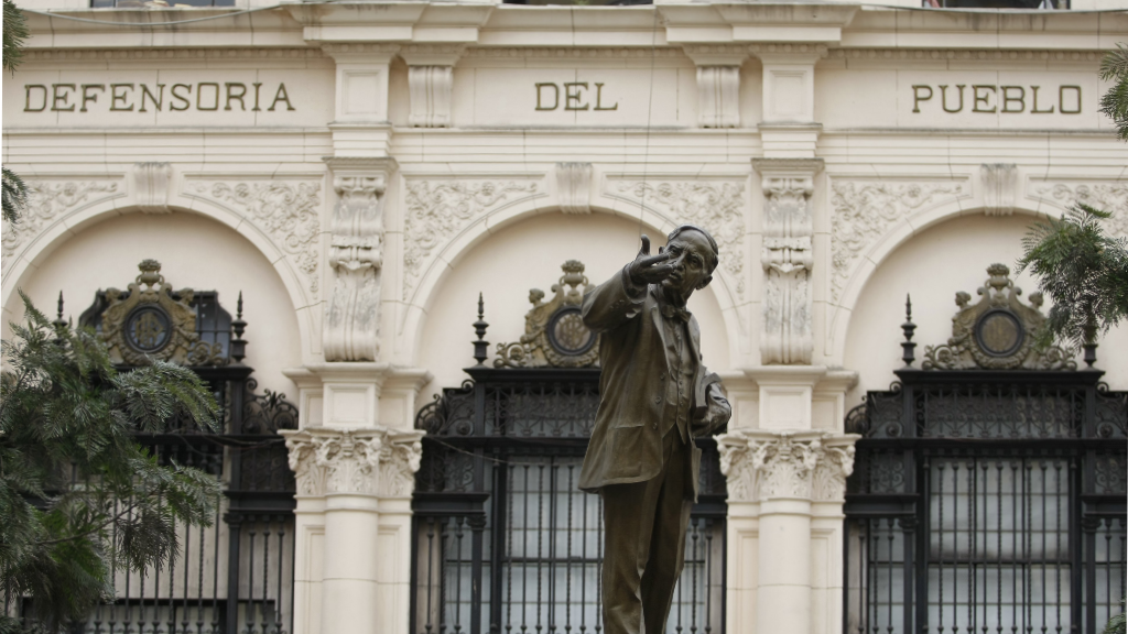 En el pedido, dirigido por la jefa del Programa de Pueblos Indígenas de la Defensoría del Pueblo, Nelly Aedo, se solicitó a las direcciones y gerencias regionales de educación el cumplimiento de los requisitos de dominio de la lengua originaria del estudiante y la incorporación de los docentes postulantes a una plaza EIB en el Registro Nacional de Docentes Bilingües de Lenguas Indígenas u Originarias.