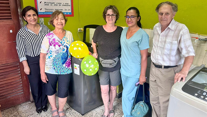 Solidarité Sud de Canada, muestra su amor al prójimo al donar una lavadora de 17 kilos al CIAM La Convención