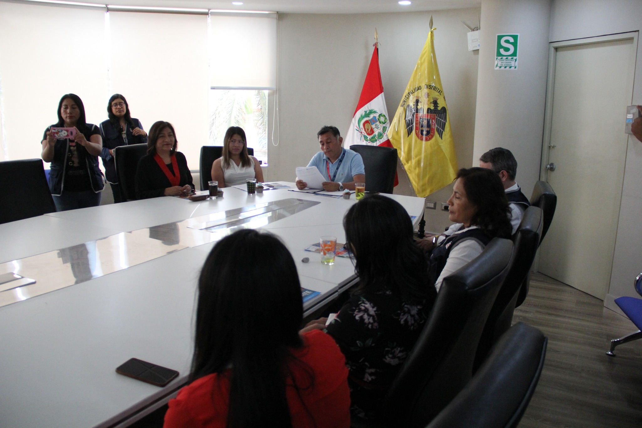 En el salón Oval de la Municipalidad de Ate, se realizó el inicio de la campaña de "Capacitación legal para efectivos PNP, contra la revictimización y la actuación en flagrancia".