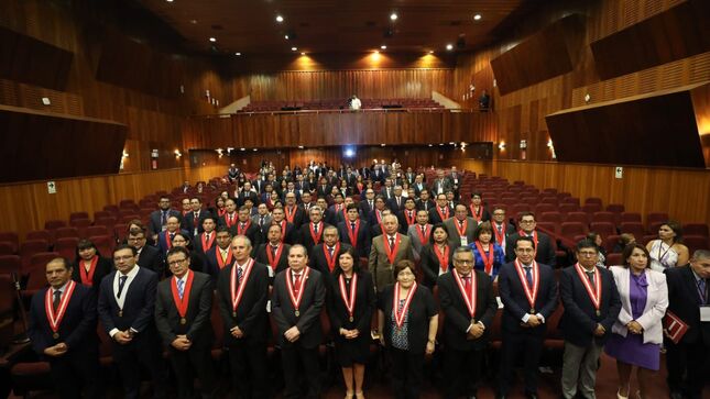 Con el propósito de intercambiar experiencias para mejorar el servicio de justicia en la jurisdicción, la Dra. Rose Mary Parra Rivera de González, presidenta de la Corte Superior de Justicia de Lima Este.