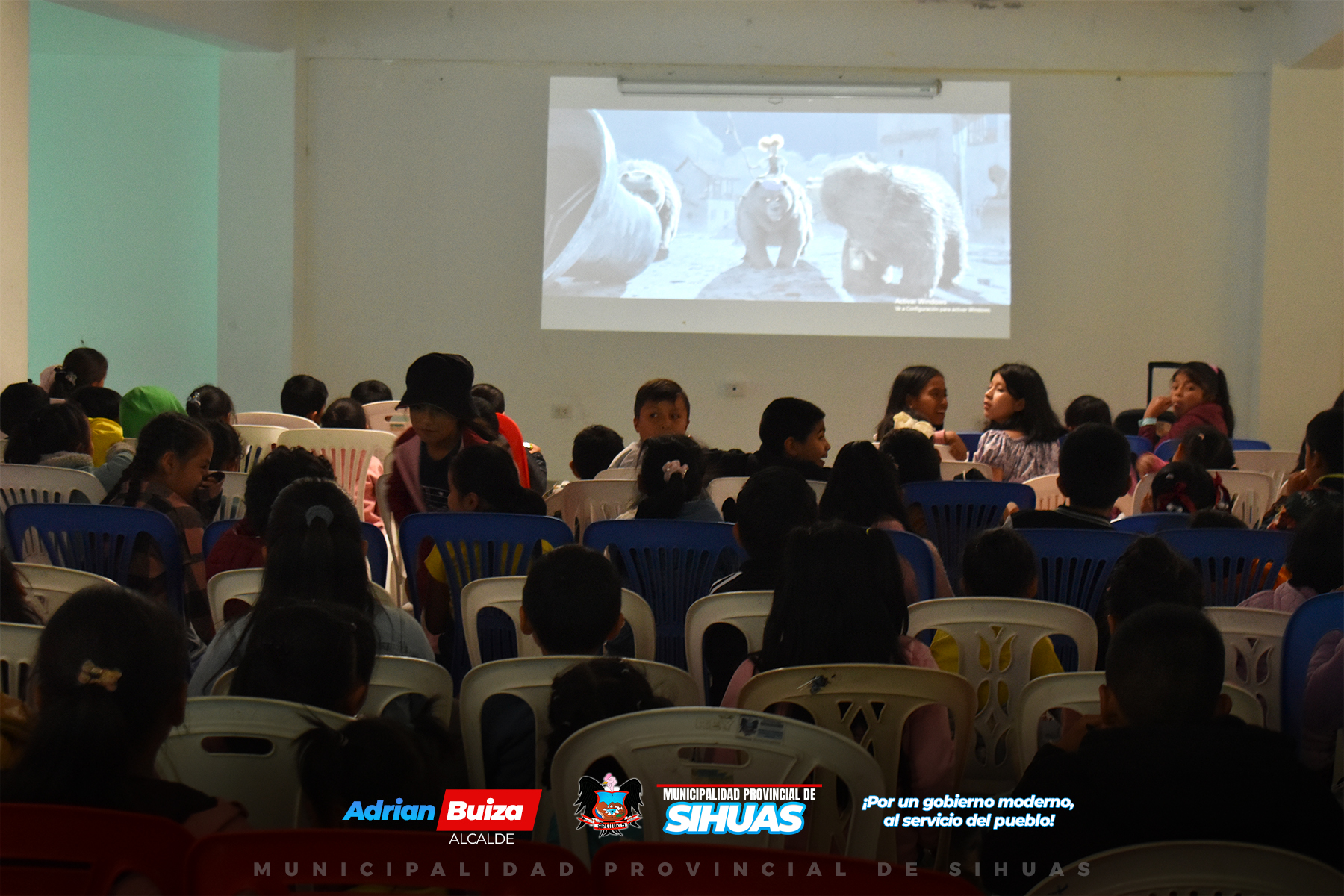 A través de la Oficina de la Defensoría Municipal de la Niña, Niño y Adolescente (Demuna), se organizó la "Tarde de Cine" como parte de las celebraciones por el "Día del Niño Peruano".