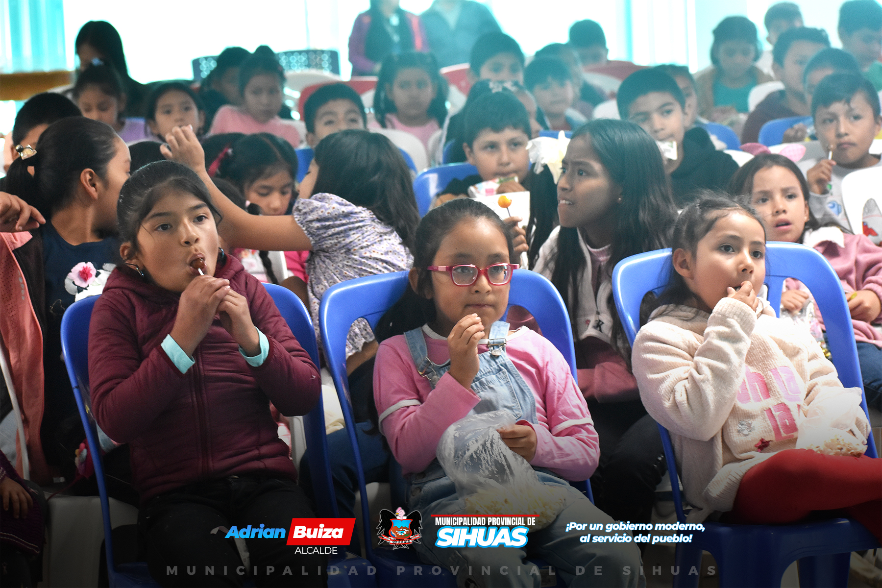 A través de la Oficina de la Defensoría Municipal de la Niña, Niño y Adolescente (Demuna), se organizó la "Tarde de Cine" como parte de las celebraciones por el "Día del Niño Peruano".