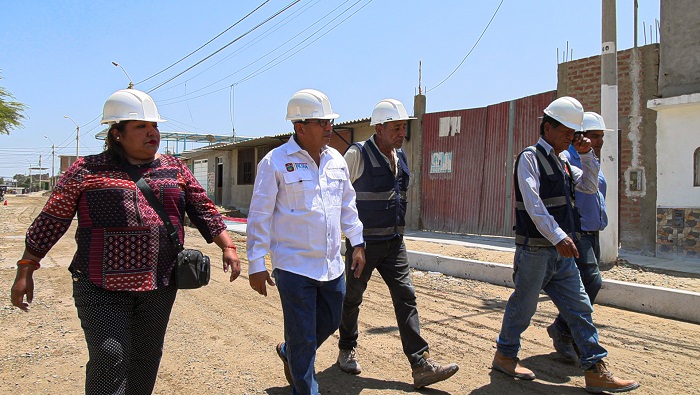 Regidores supervisan obra