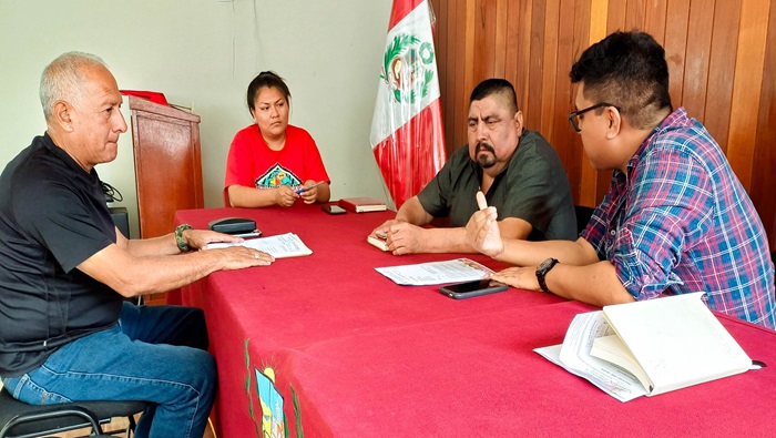 El Alcalde del Distrito de Lunahuaná, llevo a cabo el día lunes 15 de abril del 2024 la jornada vecinal denominada “Chavelon Escucha Tu Opinión”, donde se logró atender a diversos ciudadanos, que fueron absueltos personalmente por las diversas dudas y requerimientos, contando con la presencia del Gerente Municipal Arq. Guillermo Diaz Tesen.
En ese sentido, se le invita a la población que puedan inscribirse en mesa de partes de la entidad municipal, para que puedan ser atendidos el próximo lunes 22 de abril del presente mes.
#EnGestionChavelonEsLaSolucion
𝑺𝒆 𝒂𝒈𝒓𝒂𝒅𝒆𝒄𝒆 𝒔𝒖 𝒅𝒊𝒇𝒖𝒔𝒊𝒐́𝒏 / 𝑼𝒏𝒊𝒅𝒂𝒅 𝒅𝒆 𝑰𝒎𝒂𝒈𝒆𝒏 𝑰𝒏𝒔𝒕𝒊𝒕𝒖𝒄𝒊𝒐𝒏𝒂𝒍