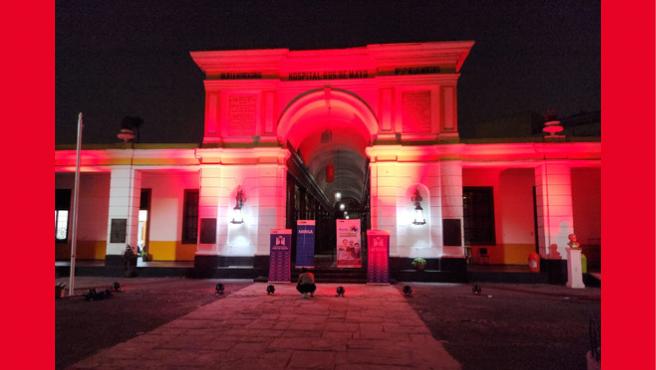 Hospital Nacional Dos de Mayo ilumina su fachada por el Día Mundial de la Hemofilia