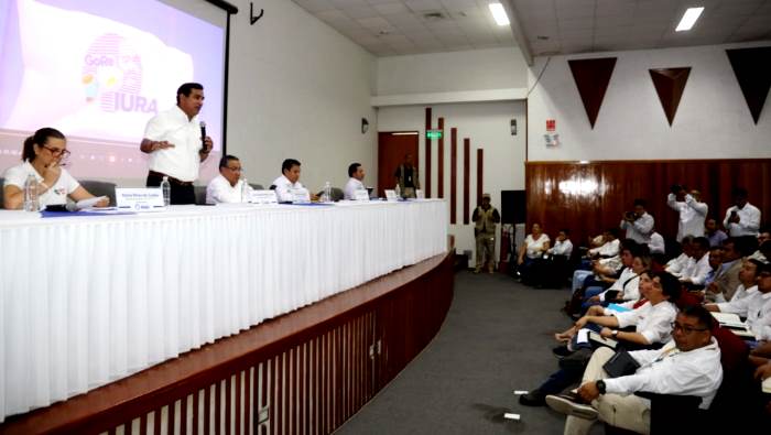 Gobernador Luis Neyra insta a Premier reforzar seguridad ciudadana y atender proyectos dejados por la ARCC