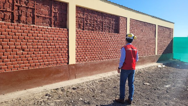 La Contraloría General advirtió sobre riesgos que podrían afectar negativamente al bienestar de los estudiantes y la calidad del servicio de la Institución Educativa (I.E.) N° 10022 Miguel Muro Zapata de Chiclayo. Ello debido a la inadecuada iluminación y ventilación (confort lumínico y térmico) de los ambientes y al deterioro de pisos y espacios externos que forman parte del Plan de Contingencia de la obra de rehabilitación del local escolar de la institución.