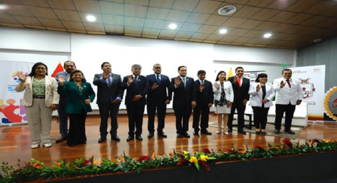 Titular de EsSalud refuerza primer nivel de atención a fin de revertir la situación de los más de 12 millones de asegurados La Dra. María E