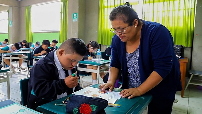 Más de 77 mil estudiantes participan en la evaluación censal regional