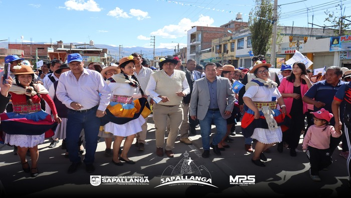 Firma de Convenio con el Gobierno Regional y entrega de maquinaria para el Manteniento de Vías Agricolas de Nuestro Distrito