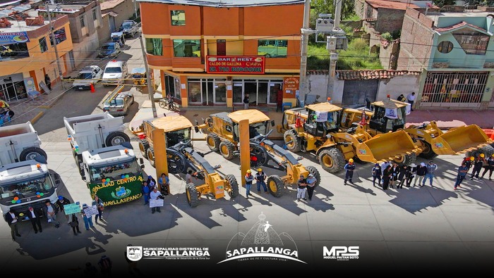 Firma de Convenio con el Gobierno Regional y entrega de maquinaria para el Manteniento de Vías Agricolas de Nuestro Distrito