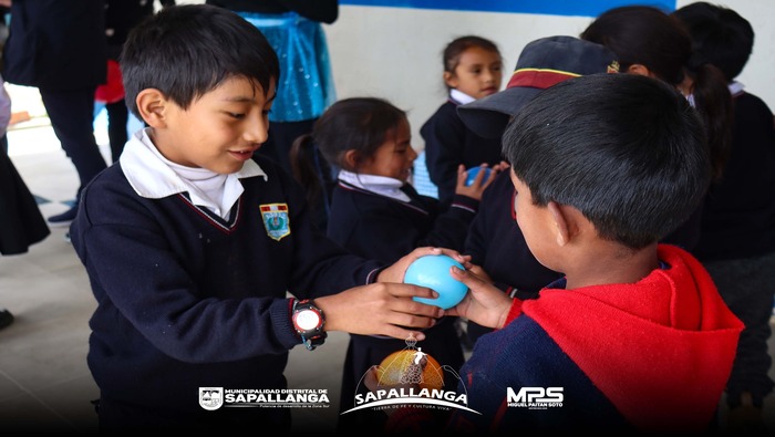 Niños de la escuela del Barrio Bolívar disfrutan de celebración en el marco del Día del Niño en Sapallanga