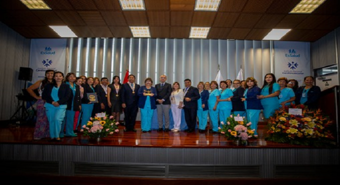Enfermeras del INCOR reciben máxima distinción por su trato humanizado, con calidad y seguridad
