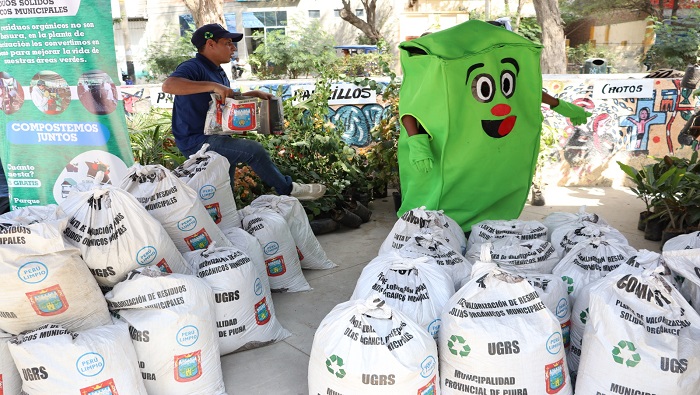 Bazar Ambiental en el parque infantil