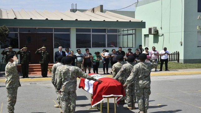 Con honores fúnebres despiden a sargento Josbell Pinche Pezo previo a su traslado a su pueblo natal