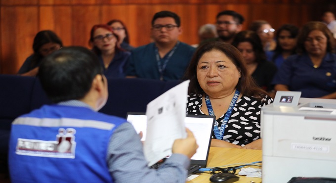 EsSalud continúa campaña para que médicos y obstetras usen el Documento Nacional de Identidad electrónico y puedan usar firma digital