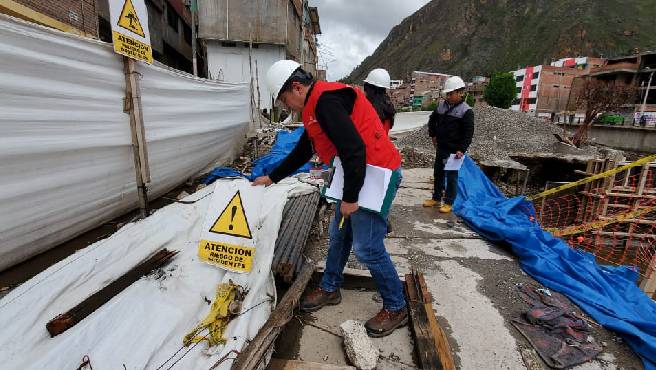 La Contraloría General advirtió que la Municipalidad Provincial de Huancavelica aprobó el expediente técnico de saldo de obra del puente peatonal y vehicular entre el jirón Sinchi Roca y el Malecón Santa Rosa, pese a tener deficiencias técnicas y observaciones no subsanadas.