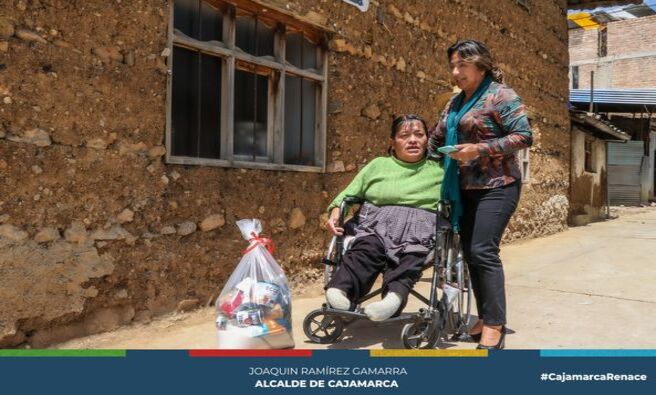 🤝La Municipalidad Provincial de Cajamaca a través de su Oficina Municipal de Atención a Personas con Discapacidad (OMAPED), ha realizado la entrega de canastas con productos de primera necesidad a personas con discapacidad, como parte de un programa integral destinado a apoyar su manutención y bienestar. Estas canastas son distribuidas entre aquellas personas que se encuentran debidamente empadronadas en los programas de apoyo social de la municipalidad, asegurando así que el beneficio llegue a quienes más lo necesitan.
🗣El gerente de Desarrollo Social, Ing. Oscar Vásquez Alba, manifestó que actualmente se encuentran trabajando en el empadronamiento de todas las personas con discapacidad tanto en las zonas urbanas y periurbanas para poder brindarles el apoyo correspondiente, a pedido expreso de nuestro alcalde Joaquin Ramírez.