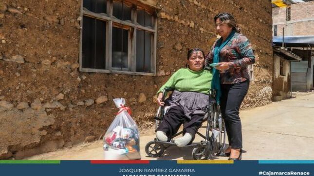 🤝La Municipalidad Provincial de Cajamaca a través de su Oficina Municipal de Atención a Personas con Discapacidad (OMAPED), ha realizado la entrega de canastas con productos de primera necesidad a personas con discapacidad, como parte de un programa integral destinado a apoyar su manutención y bienestar. Estas canastas son distribuidas entre aquellas personas que se encuentran debidamente empadronadas en los programas de apoyo social de la municipalidad, asegurando así que el beneficio llegue a quienes más lo necesitan.
🗣El gerente de Desarrollo Social, Ing. Oscar Vásquez Alba, manifestó que actualmente se encuentran trabajando en el empadronamiento de todas las personas con discapacidad tanto en las zonas urbanas y periurbanas para poder brindarles el apoyo correspondiente, a pedido expreso de nuestro alcalde Joaquin Ramírez.