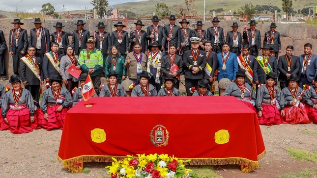 Con gran alegría, Municipalidad de Puno celebra los CDLX Aniversario de Chucuito