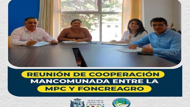 📌Esta mañana se llevó a cabo una importante reunión de coordinación entre Foncreagro y la comuna local con el objetivo de realizar actividades a favor del medio ambiente.
✅En esta importante reunión estuvieron presentes la Dra. Julia Guerrero Suárez, presidenta de la Comisión Ambiental; Ruth Maribel Alcántara Portal, regidora de la comuna local; el Ing. Pedro Injante Silva, Gerente de Desarrollo Ambiental; y Alex Villanueva Spelucín, director ejecutivo de Foncreagro.
👉Entre los acuerdos concretados se encuentra la realización de un plan de acción para promover actividades que contribuyan al manejo integral de residuos orgánicos basados en el principio de la economía circular, la educación ambiental en la localidad a través de talleres, charlas, cursos y actividades similares dirigidos a la población de la ciudad de Cajamarca, así como la promoción de la forestación en el ámbito rural y urbano donde intervienen ambas instituciones, para fortalecer la conciencia ciudadana.