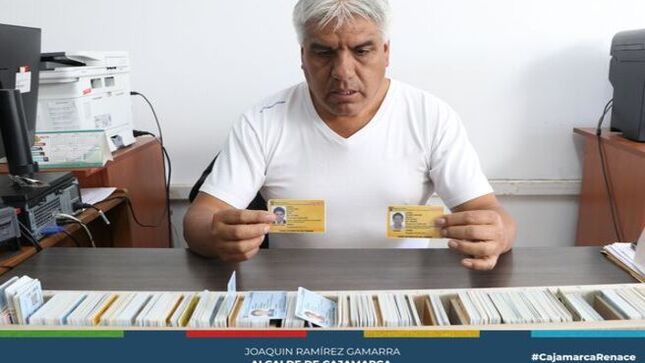 📌Se hace un llamado a todos nuestros hermanos y hermanas cajamarquinos que previamente han tramitado su carné de discapacidad, para que por favor pasen a recogerlos durante el horario de oficina, de 8:00 am a 4:00 pm, en las instalaciones de la OMAPED, ubicadas en el complejo Qhapac Ñam, al lado de la sucursal del Banco de la Nación.
✅Este carné será de gran utilidad para llevar a cabo trámites de acceso a diferentes programas sociales. Agradecemos su atención y colaboración.