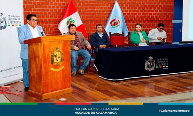 📌Con el fin de promover una conducción más segura, responsable y eficiente, la gerencia de Transporte y Seguridad Vial y la Oficina General de Gestión de Recursos Humanos realizó la charla de capacitación “Educación Vial basada en el Comportamiento del Conductor”, dirigido a conductores de vehículos menores, mayores y/o maquinaria pesada y serenazgo de la Municipalidad Provincial de Cajamarca.
🤝🗣Los regidores, Segundo Castañeda Díaz y Jorge Roja, coincidieron en señalar que estas capacitaciones benefician tanto a los conductores como a la comunidad, porque busca fomentar una cultura de seguridad vial y solidaridad, demostrando el compromiso de la institución por garantizar la protección y el bienestar de todos los ciudadanos.
