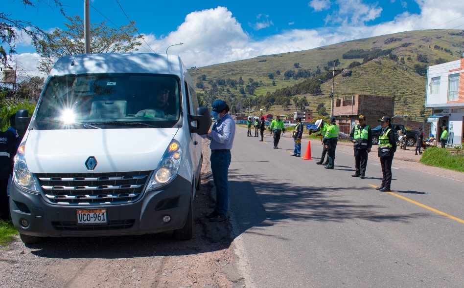 En operativo multisectorial se realizó verificación de documentación a más de 50 vehículos en Ichu