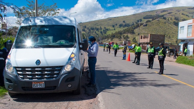 En operativo multisectorial se realizó verificación de documentación a más de 50 vehículos en Ichu