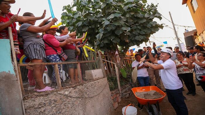 🟡 Vecinos, muy pronto iniciaremos la obra de las nuevas escaleras en "Jardines de los Licenciados", ubicadas en el A.H. 28 de Julio. Este proyecto, tan esperado por todos los vecinos de la zona, finalmente se hará realidad gracias a un esfuerzo conjunto y a nuestro alcalde 𝐉𝐡𝐨𝐯𝐢𝐧𝐬𝐨𝐧 𝐕𝐚𝐬𝐪𝐮𝐞𝐳. Este es solo el comienzo de más proyectos y mejoras que vendrán para seguir construyendo juntos un Ventanilla más próspero y seguro para todos. ¡Ventanilla crece con su gente!