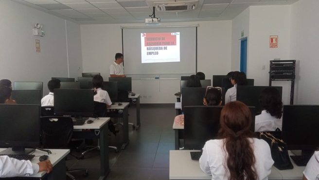 DRTPE Piura a través de la ZTPEP ofreció charlas de ABE a los alumnos del SENATI Paita.