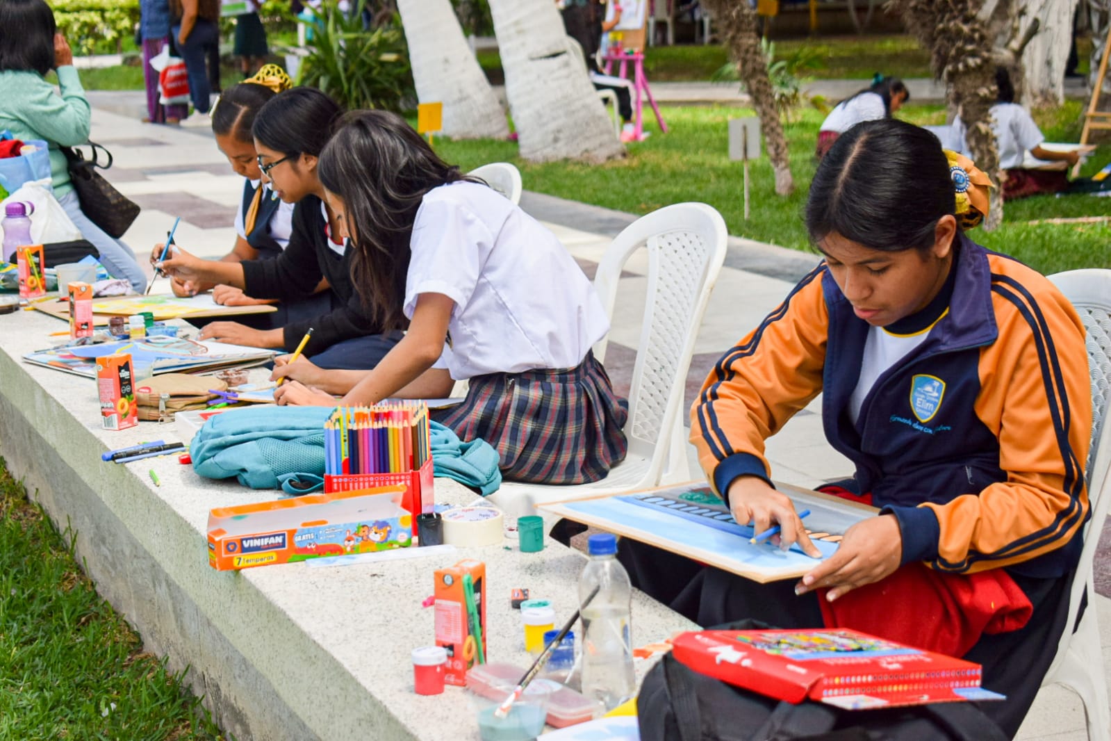 Niñas y niños escolares participaron del concurso "Matices de Chiclayo", los mejores trabajos se expondrán en el palacio municipal.