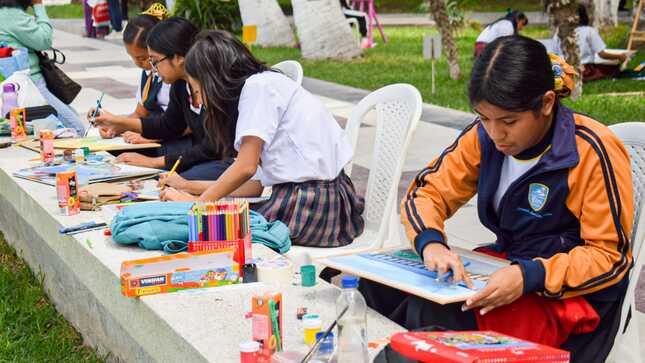 Niñas y niños escolares participaron del concurso "Matices de Chiclayo", los mejores trabajos se expondrán en el palacio municipal.