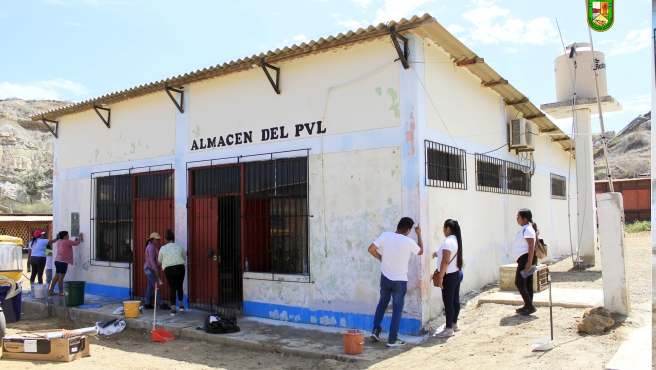 Foto Con apoyo de trabajadores municipales se realiza mantenimiento del local PVL  