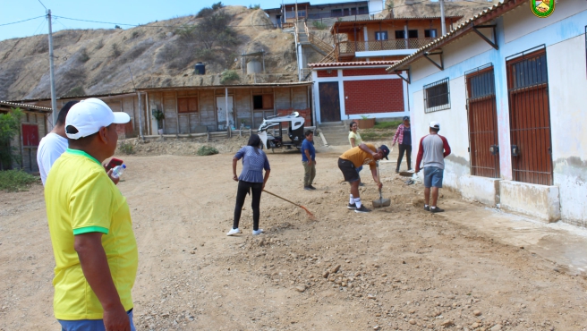 Foto Con apoyo de trabajadores municipales se realiza mantenimiento del local PVL  