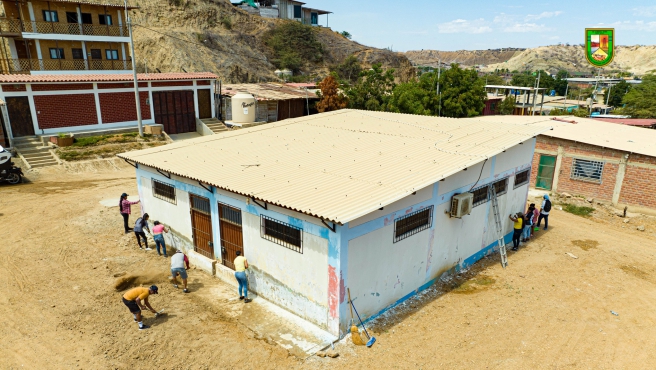 Foto Con apoyo de trabajadores municipales se realiza mantenimiento del local PVL  