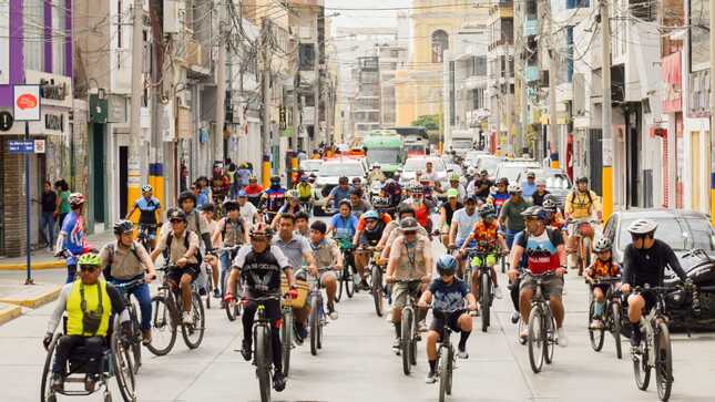 Decenas de aficionados al ciclismo corrieron en el aniversario de Chiclayo