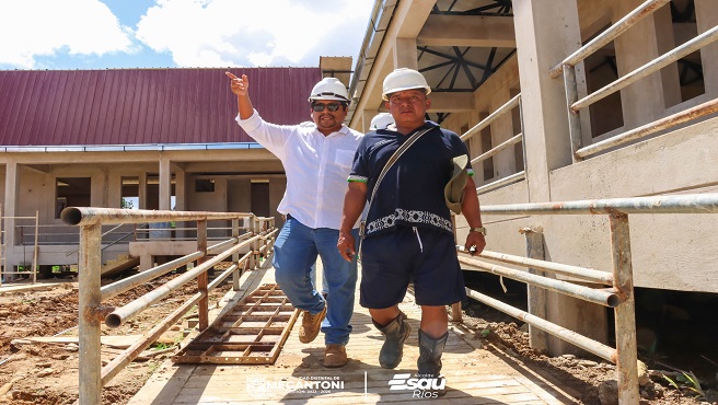 Construcción de escuela en CCNN Camaná avanza con éxito.