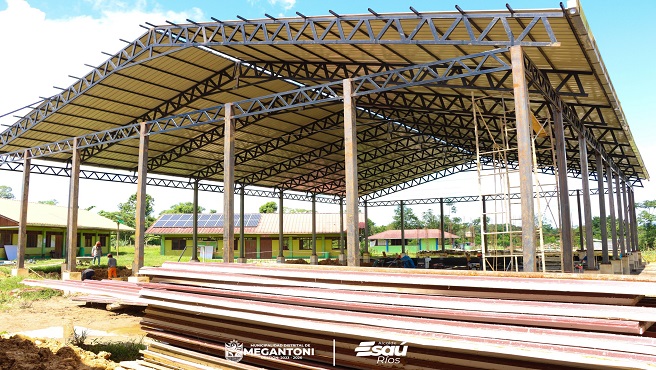 Construcciรณn de escuela en CCNN Camanรก avanza con รฉxito.