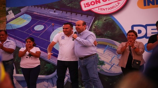 🟡 Vecinos, con orgullo anunciamos que la construcción de la nueva losa deportiva en el A.H Nueva Generación – Villa Los Reyes empezará muy pronto y no se detendrá hasta su inauguración. Gracias al compromiso de nuestro alcalde 𝐉𝐡𝐨𝐯𝐢𝐧𝐬𝐨𝐧 𝐕𝐚𝐬𝐪𝐮𝐞𝐳, quien estuvo acompañado por el burgomaestre chalaco, Pedro Spadaro, este proyecto se hará realidad, brindando un espacio que beneficiará a niños y jóvenes. ¡Sigamos avanzando juntos por una mejor calidad de vida en Ventanilla!