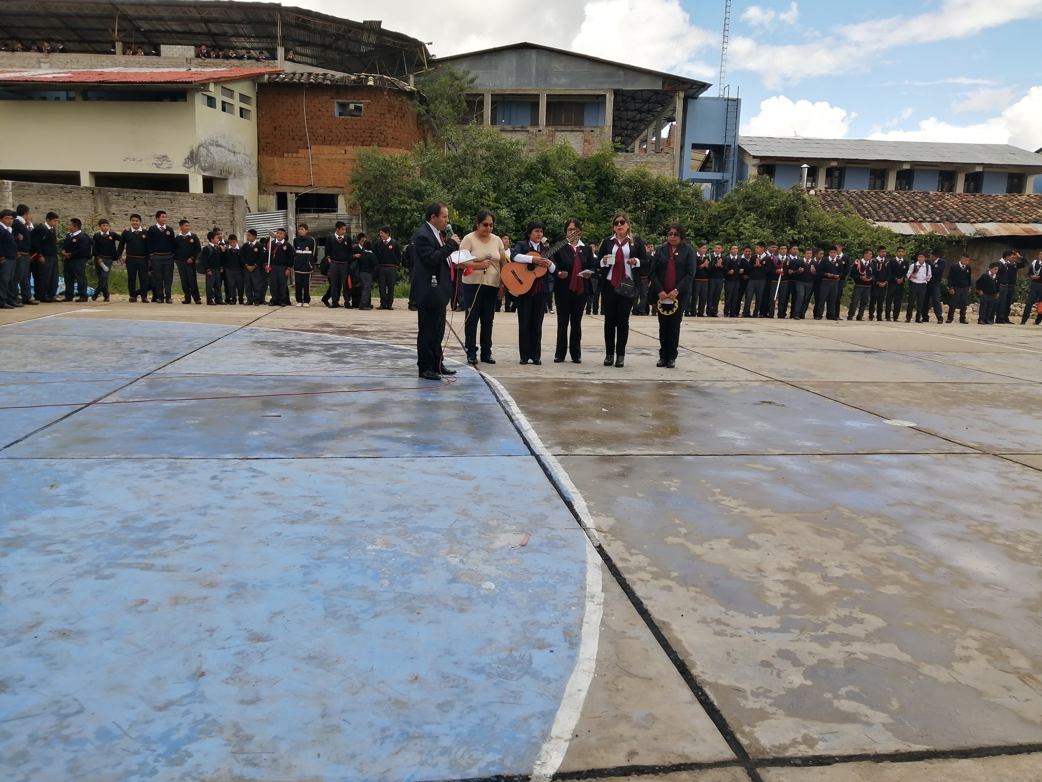 Regidores apadrinaron losa deportiva de la I.E. C.L.M.V - ex INEI 15