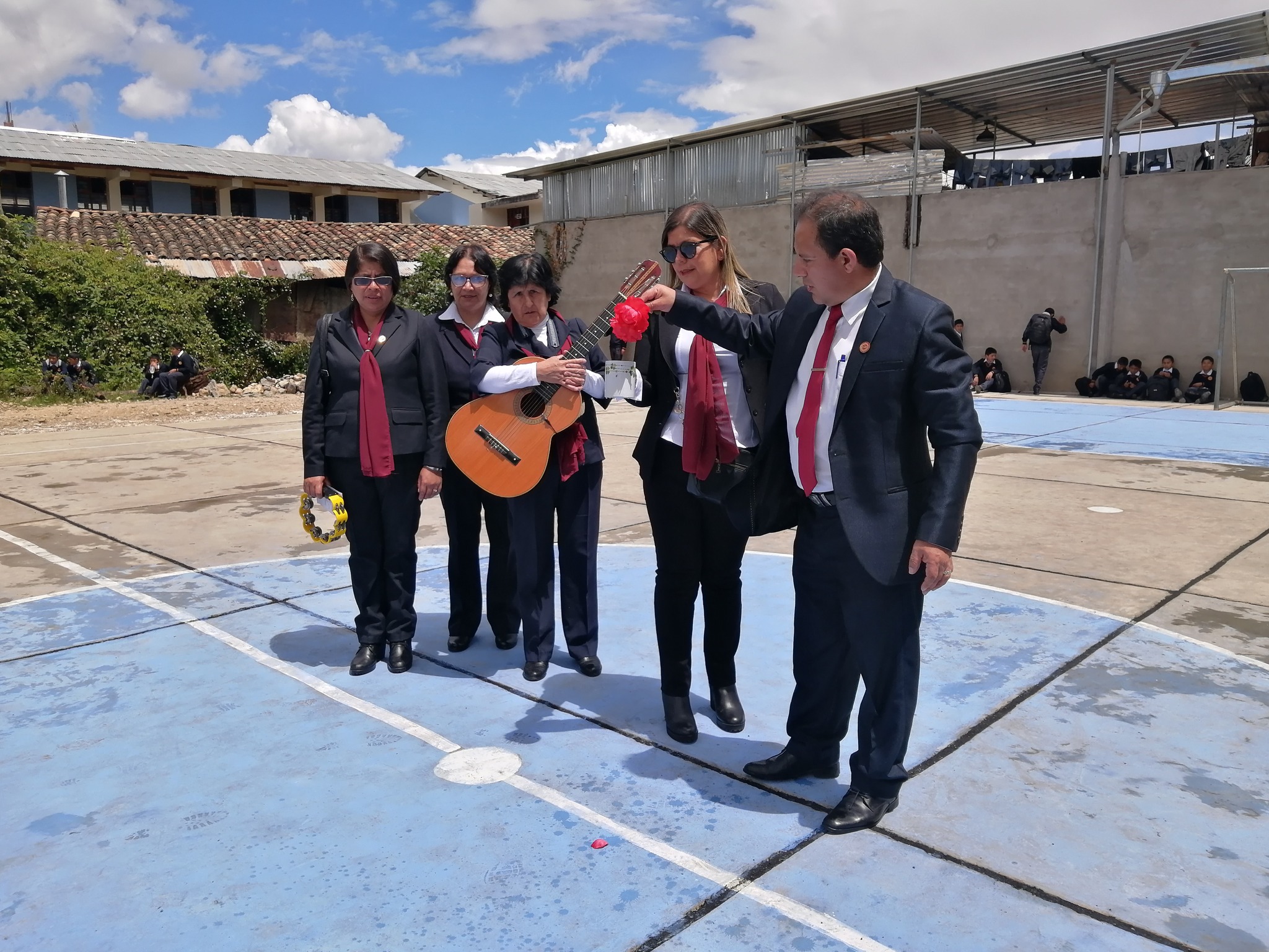 Regidores apadrinaron losa deportiva de la I.E. C.L.M.V - ex INEI 15