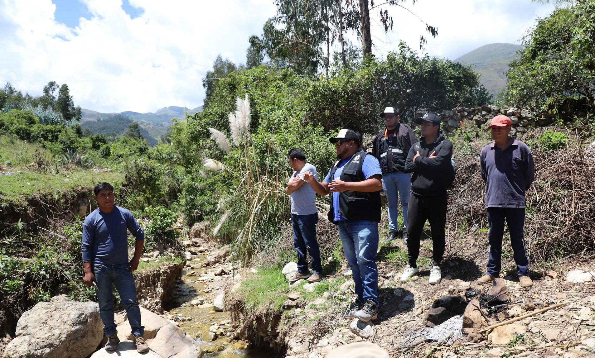 Trabajos de contingencia en la quebrada Ismayacu