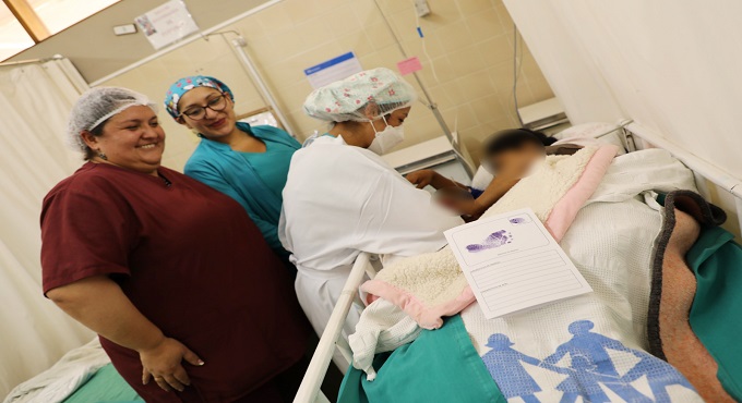 Médicos de policlínico de EsSalud atendieron de manera exitosa un parto de emergencia de joven que acudía a su control