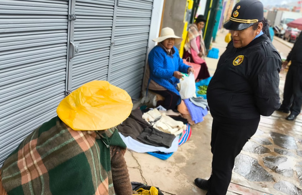 Municipalidad de Puno llevó a cabo control y alineamiento en el comercio ambulatorio por feria sabatina