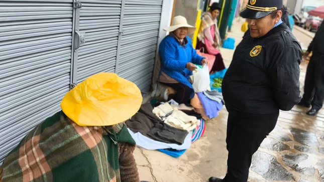 Municipalidad de Puno llevó a cabo control y alineamiento en el comercio ambulatorio por feria sabatina
