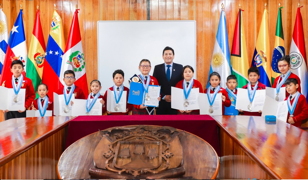 Municipio escolar de la I.E. Nuestra Señora de la Merced se reúnen con alcalde de puno para coordinar actividades en beneficio de su  I.E