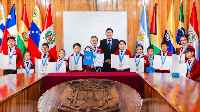Municipio escolar de la I.E. Nuestra Señora de la Merced se reúnen con alcalde de puno para coordinar actividades en beneficio de su  I.E