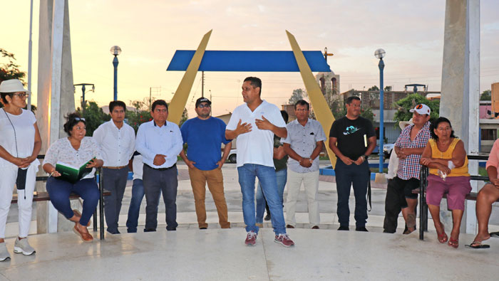 Diálogo entre las autoridades municipales y los vecinos del centro poblado de Cerro Blanco